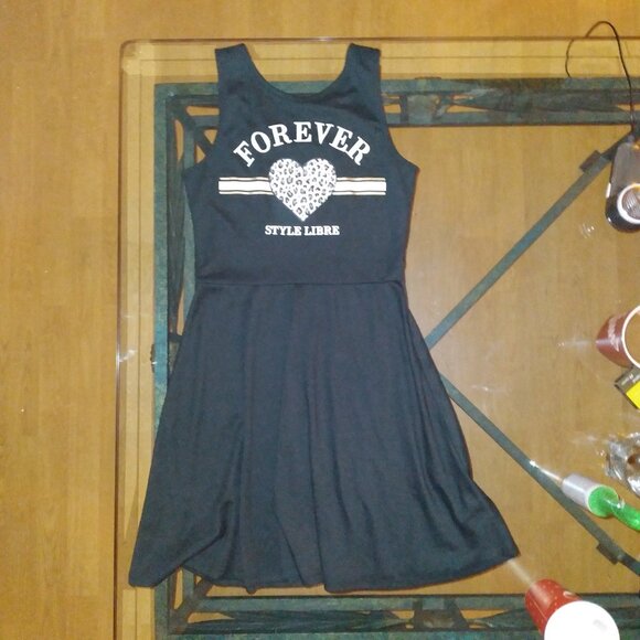 Adorable H&M Dress 🐆 - Picture 2 of 3